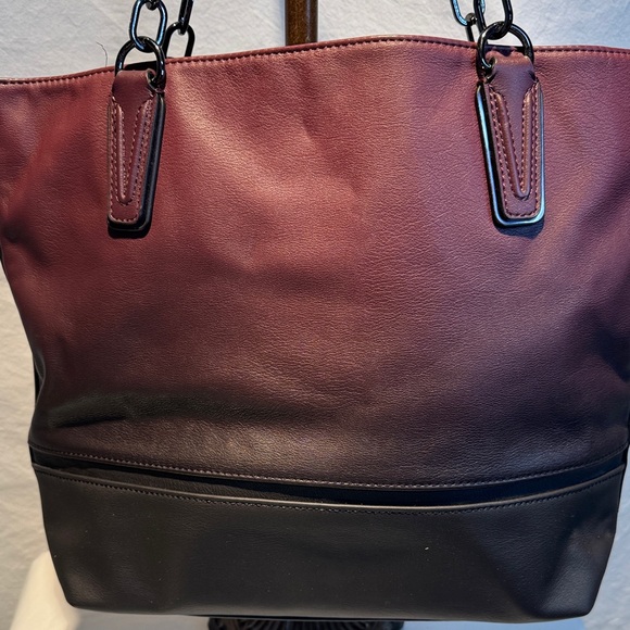 Simply Vera Vera Wang Burgundy and Black Shoulder Bag - Picture 4 of 15